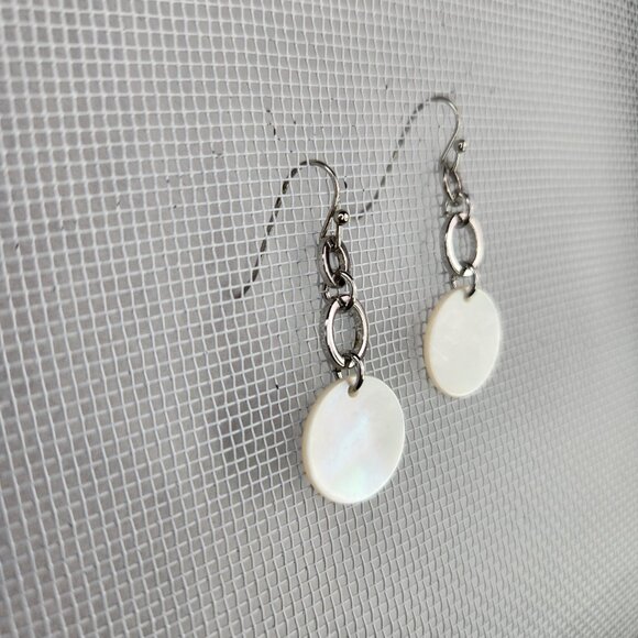 Like New VINTAGE Lia Sophia Frosted Dangle Earrings Silver with Mother of Pearl - Picture 3 of 6
